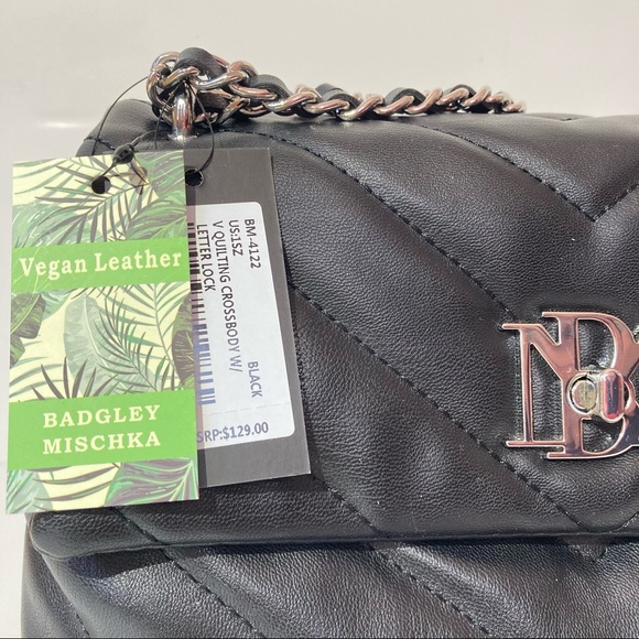 NWT Badgley Mischka Black Quilted bag w/letter lock - Picture 3 of 15